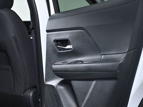 Used 2025 Nissan Kicks SV w/ SV Premium Package image 28