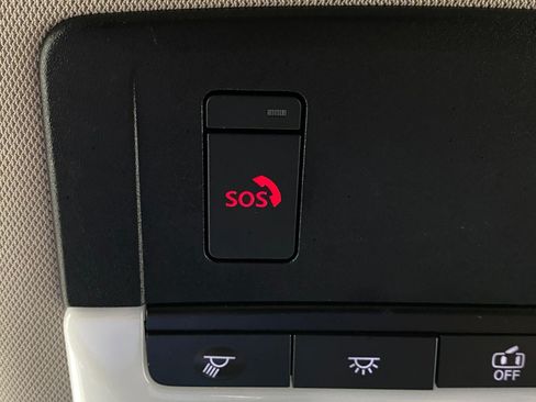 Certified 2025 Nissan Rogue SV AWD/4WD image 27