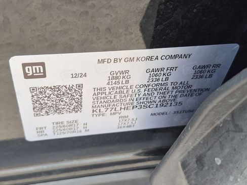 Used 2025 Chevrolet Trax LT FWD image 32