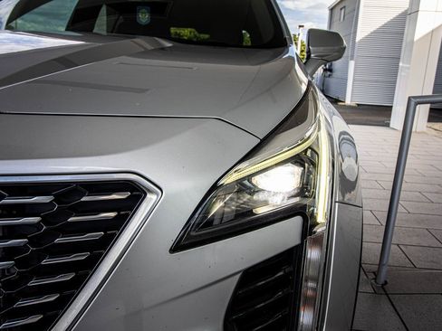 Used 2019 Cadillac XT4 Premium Luxury image 9