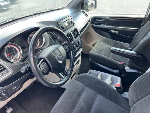 Used 2017 Dodge Grand Caravan SE image 14