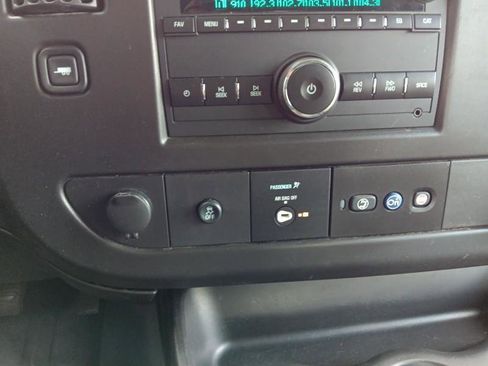 Used 2020 Chevrolet Express 3500 w/ Driver Convenience Package image 26