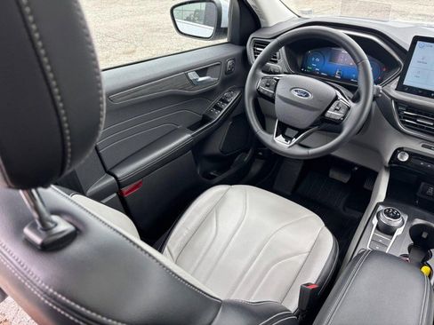 Used 2025 Ford Escape Platinum w/ Premium Technology Package FWD image 14