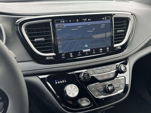New 2026 Chrysler Pacifica Select image 16