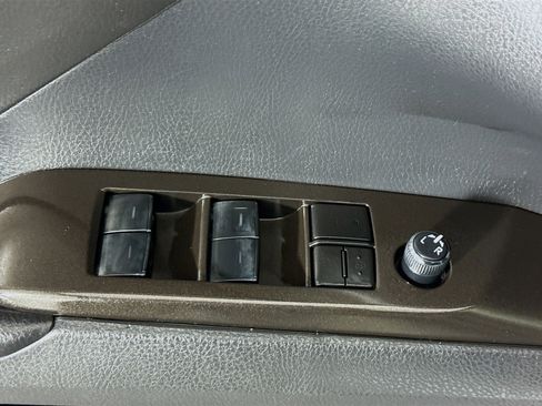 Used 2022 Toyota Camry SE w/ Convenience Package FWD image 24