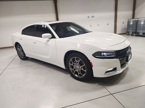 Used 2017 Dodge Charger SXT w/ AWD Plus Group image 2