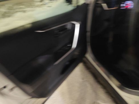 Used 2021 Toyota RAV4 LE image 5