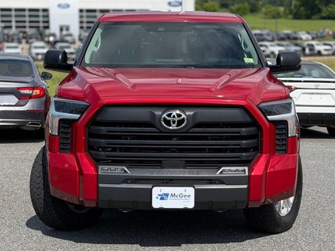Used 2022 Toyota Tundra SR5 w/ SR5 Convenience Package AWD/4WD image 2