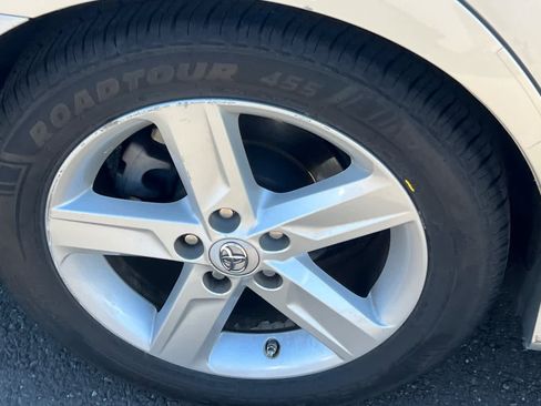 Used 2012 Toyota Camry SE FWD image 17