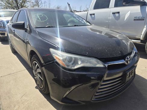Used 2015 Toyota Camry LE image 1