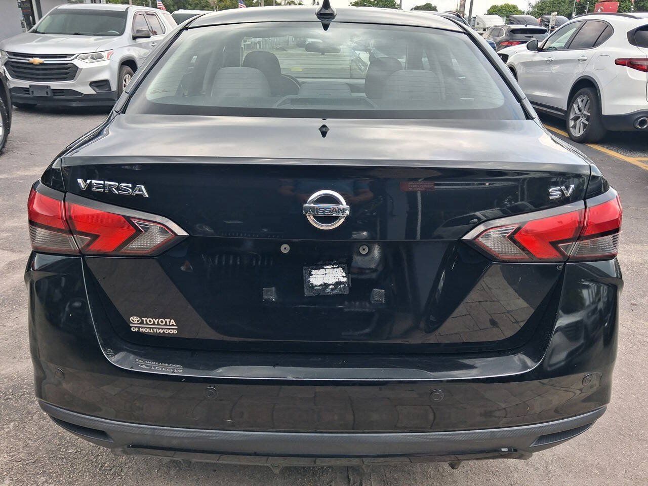 Used 2021 Nissan Versa SV FWD image 5