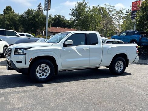 Certified 2024 Nissan Frontier SV RWD image 9