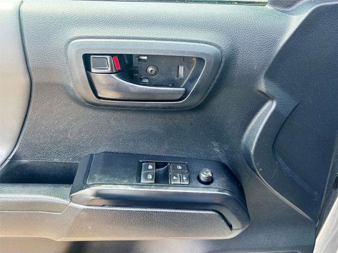 Used 2020 Toyota Tacoma SR RWD image 17