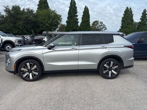 Used 2025 Mitsubishi Outlander SE FWD image 8