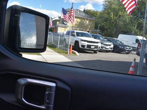 Used 2022 Jeep Gladiator Sport image 22