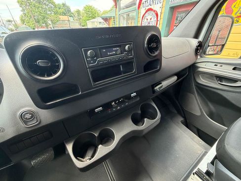 Used 2019 Mercedes-Benz Sprinter 170 image 25