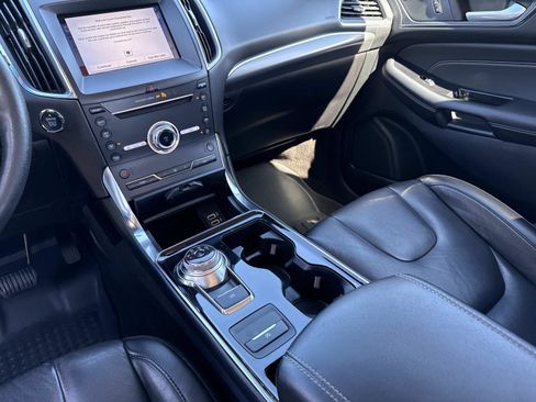 Used 2019 Ford Edge Titanium image 25
