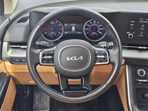 Used 2024 Kia Carnival LX FWD image 14