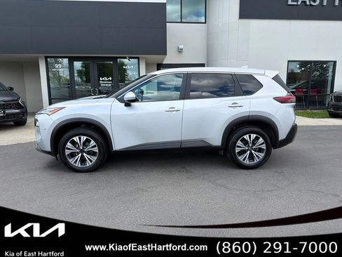 Used 2023 Nissan Rogue SV AWD/4WD image 2