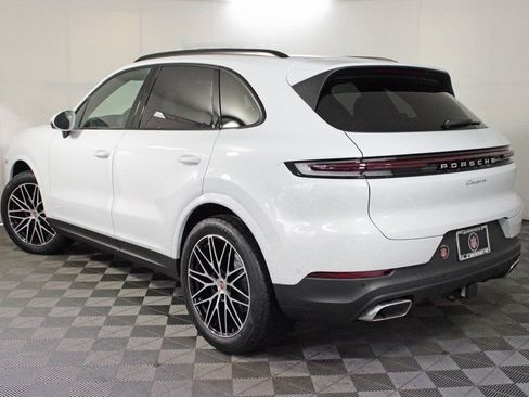 Certified 2025 Porsche Cayenne image 3