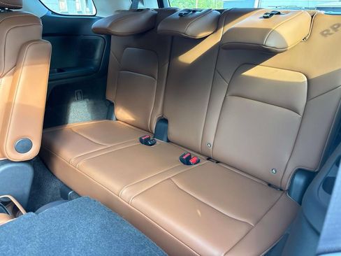 New 2026 Nissan Pathfinder Platinum AWD/4WD image 9