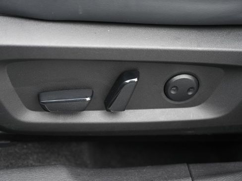 Used 2025 Mitsubishi Outlander SE image 17