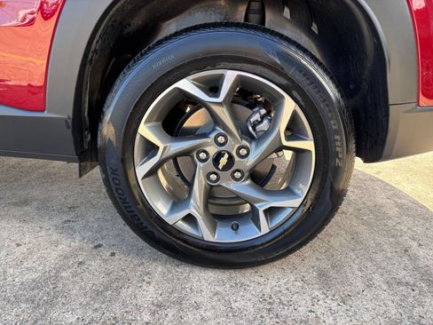 Used 2025 Chevrolet Trax LT FWD image 28