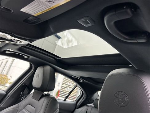 Used 2023 Alfa Romeo Giulia Veloce image 24