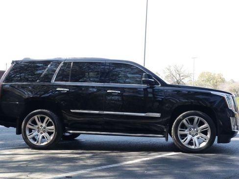 Used 2016 Cadillac Escalade Luxury image 6