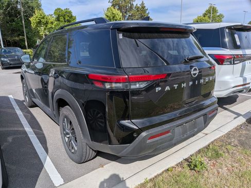 Used 2025 Nissan Pathfinder SV FWD image 4