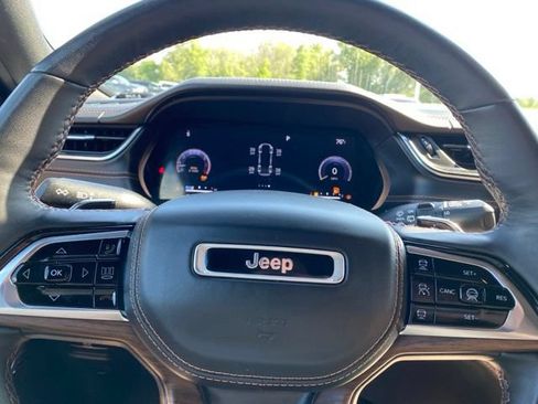 Used 2022 Jeep Grand Cherokee Summit w/ Adv Protech Group IV AWD/4WD image 16