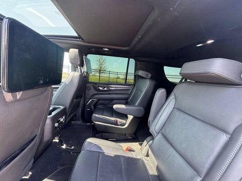 Used 2021 GMC Yukon XL Denali w/ Advanced Technology Package AWD/4WD image 3