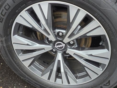 Used 2023 Nissan Rogue SV AWD/4WD image 8