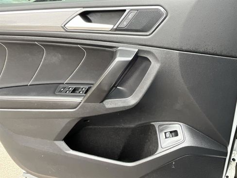 Used 2022 Volkswagen Tiguan SE R-Line image 25