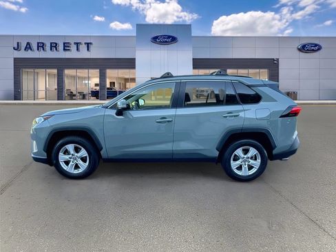Used 2019 Toyota RAV4 XLE w/ Convenience Package FWD image 4