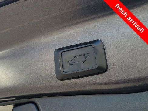 Used 2019 Toyota RAV4 XSE image 9