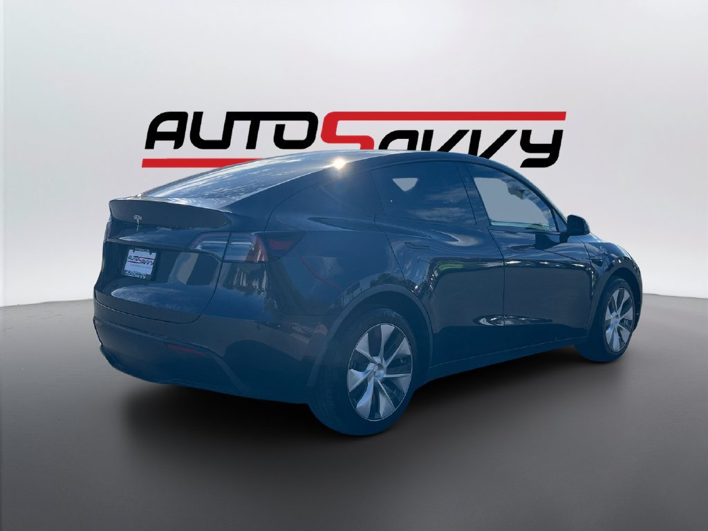 Used 2025 Tesla Model Y Long Range RWD image 5