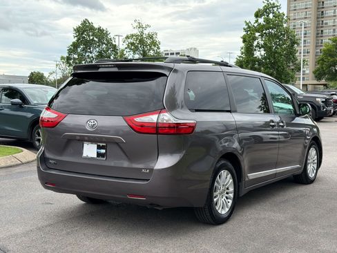 Used 2016 Toyota Sienna XLE FWD image 9