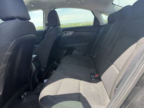 Used 2020 Kia Forte LXS FWD image 5