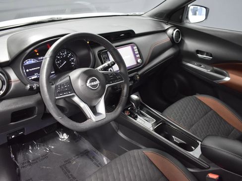 Certified 2022 Nissan Kicks SR w/ Interior Electronics Package FWD image 4