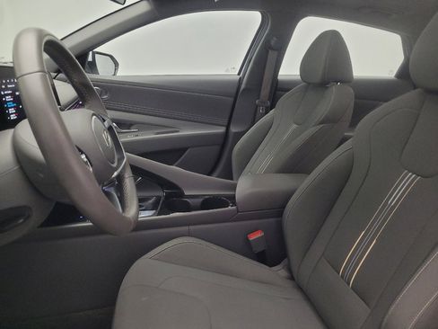 Used 2025 Hyundai Elantra SEL FWD image 17