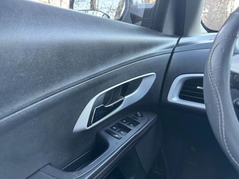 Used 2010 Chevrolet Equinox LT w/ Vehicle Interface Package image 23
