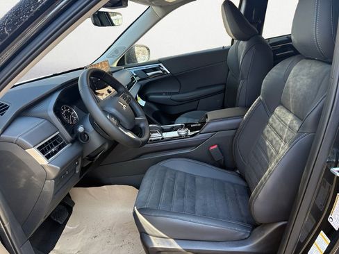 New 2026 Mitsubishi Outlander SE image 10