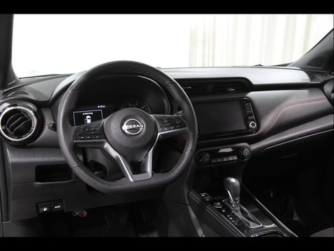 Used 2024 Nissan Kicks SR w/ Exterior Package FWD image 6