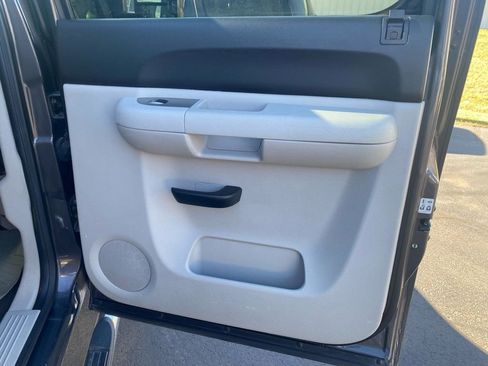 Used 2010 Chevrolet Silverado 2500 LT w/ Interior Plus Package image 23