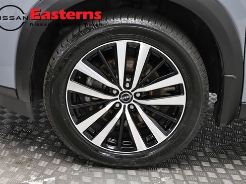 Used 2024 Nissan Pathfinder Platinum w/ Black Appearance Package AWD/4WD image 35
