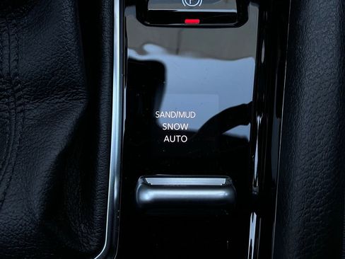 Used 2025 Jeep Compass Limited image 24