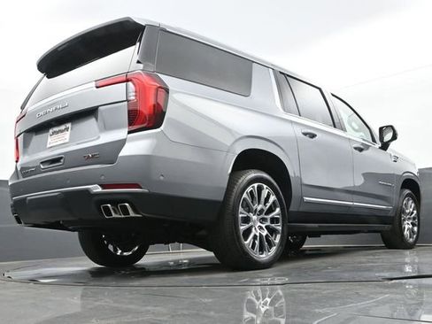 Used 2025 GMC Yukon XL Denali AWD/4WD image 27