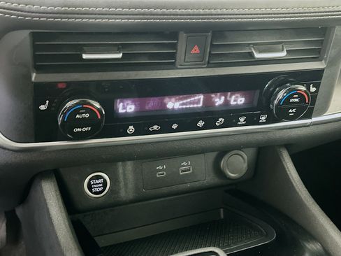 Used 2023 Nissan Rogue SV w/ SV Premium B Package image 23