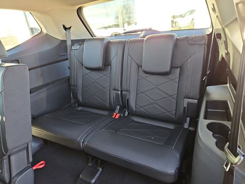 New 2026 Volkswagen Atlas SE image 9